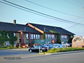 Отель Auberge Internationale La Vieille École  Сент-Анн-Де-Мон